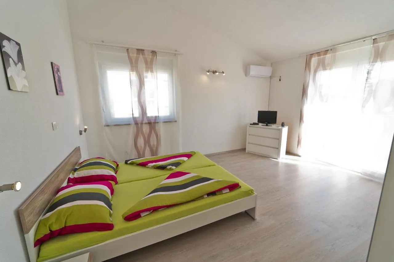 Villa Nal With Private Pool Near Pula 0*,