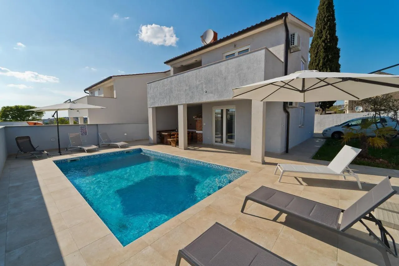 Villa Nal With Private Pool Near Pula